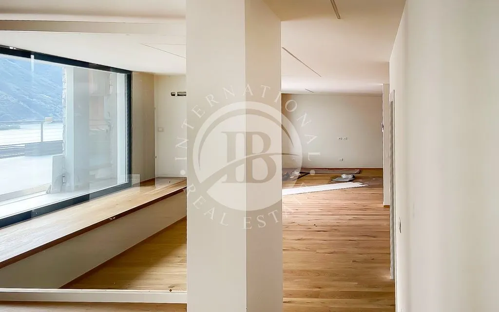 Elutuba - Luxury Penthouse with Lake Views in Cremia