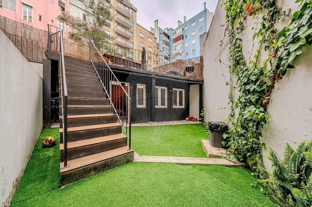 Aed - Lisbon Condo with Terrace and Garden