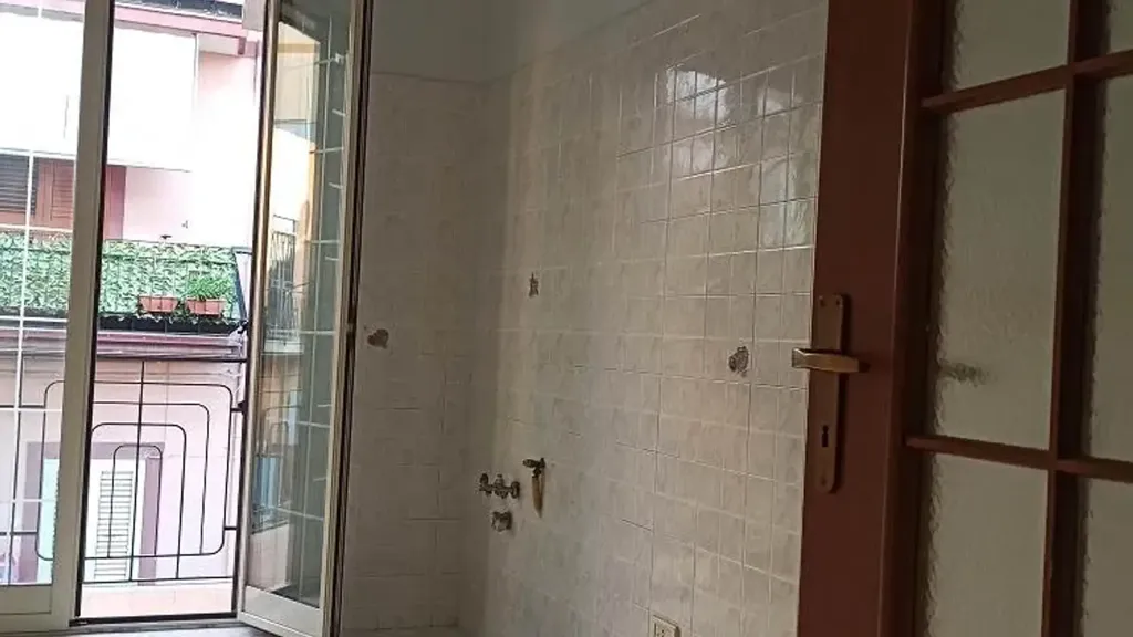 Balcon - Fully Renovated Apartment with Balcony in Messina