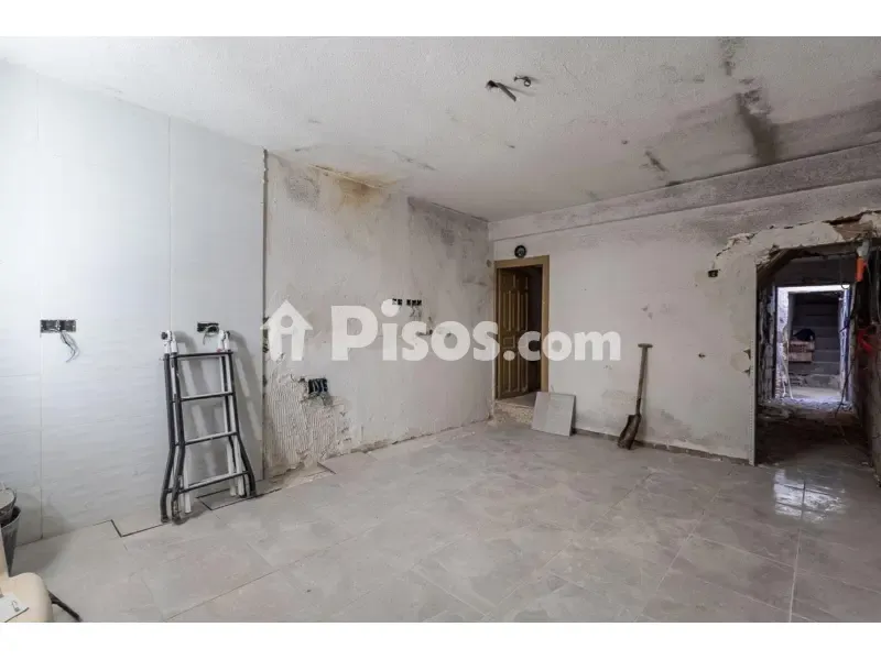 Rooms - House to Renovate in Güevéjar