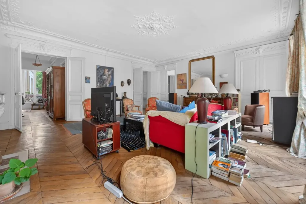Soggiorno - Renovable Parisian Apartment with High Ceilings