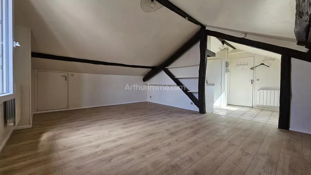 Pièces - Studio avec cuisine ouverte à Montlhéry