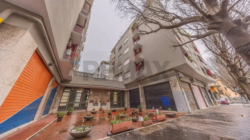 Aed - Ristruttured Flat with Ascender in Appio Latino, Rome