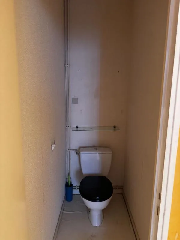 Salles de bain - Studio avec Grenier Aménageable à Langres