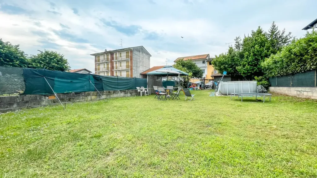 Garden - Semi-detached House with Garden in Momo