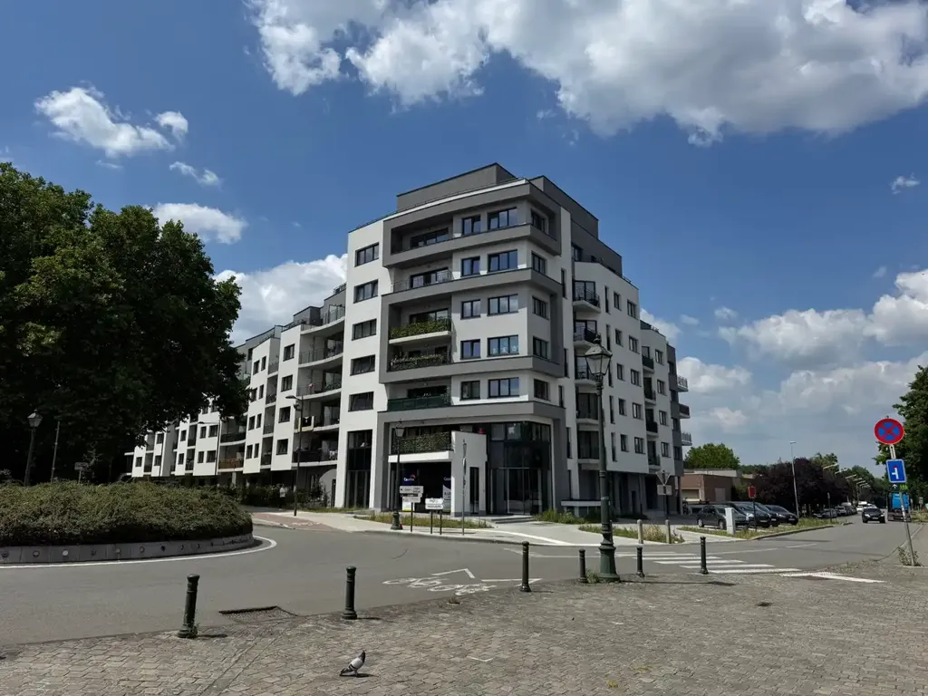 Esterno - Corner Retail Unit in Evere