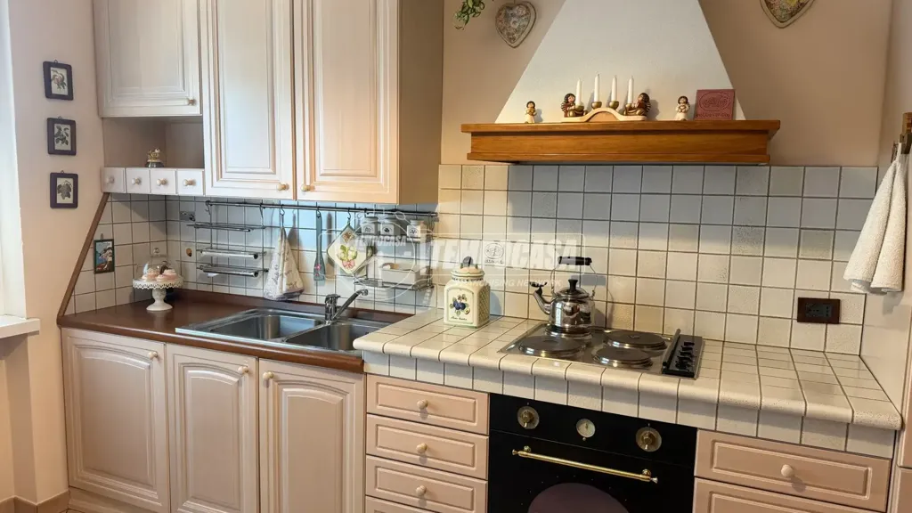 Cuisine - Maison 8 pièces à IT