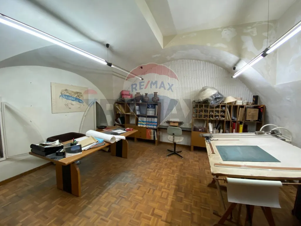 Bureau - Commercial Space with Central Location in Molfetta
