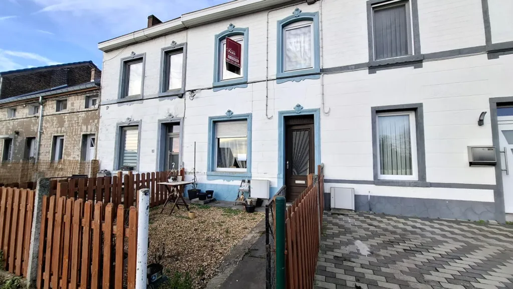 Exterior - House with Ample Parking in Braine-Le-Comte