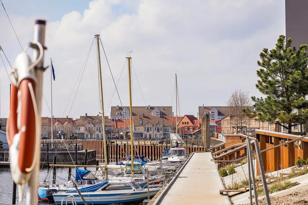 Exterior - Seafront Apartment with Glazed Terrace in Limhamn