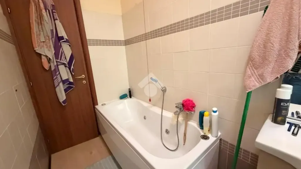 Bagni - Casa di corte con spazio esterno a Cilavegna