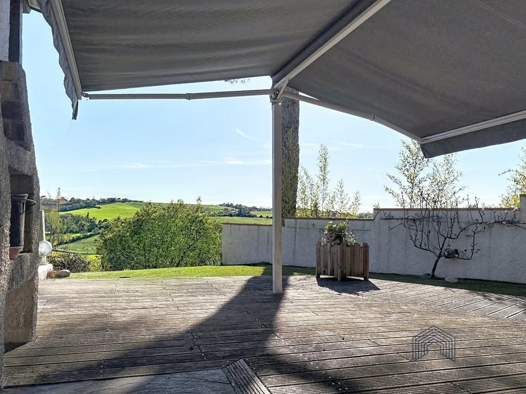 Terrasse - Maison avec Vue Panoramique à Lacroix-Falgarde