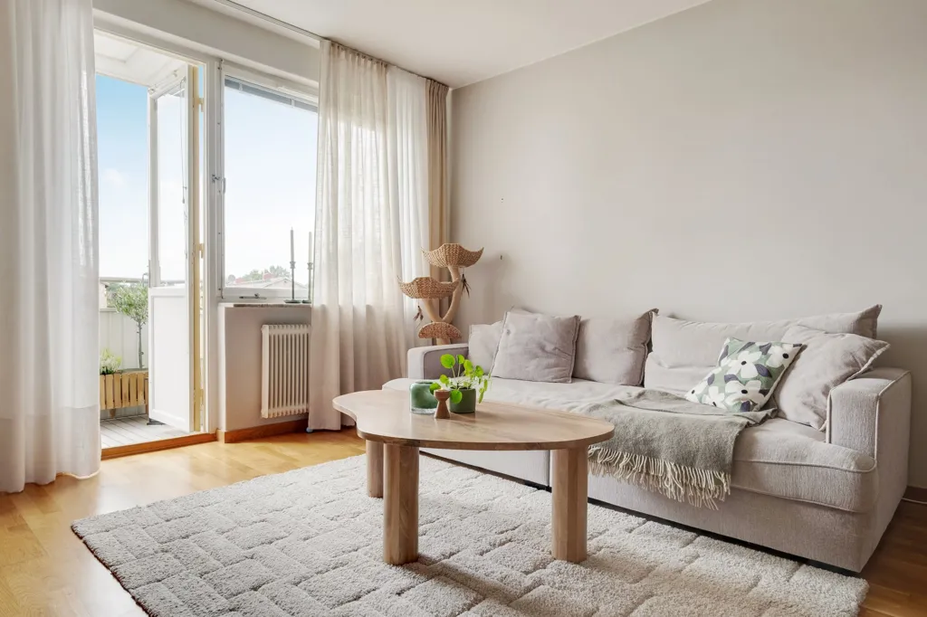 Elutuba - Apartment with South-Facing Balcony in Stureby