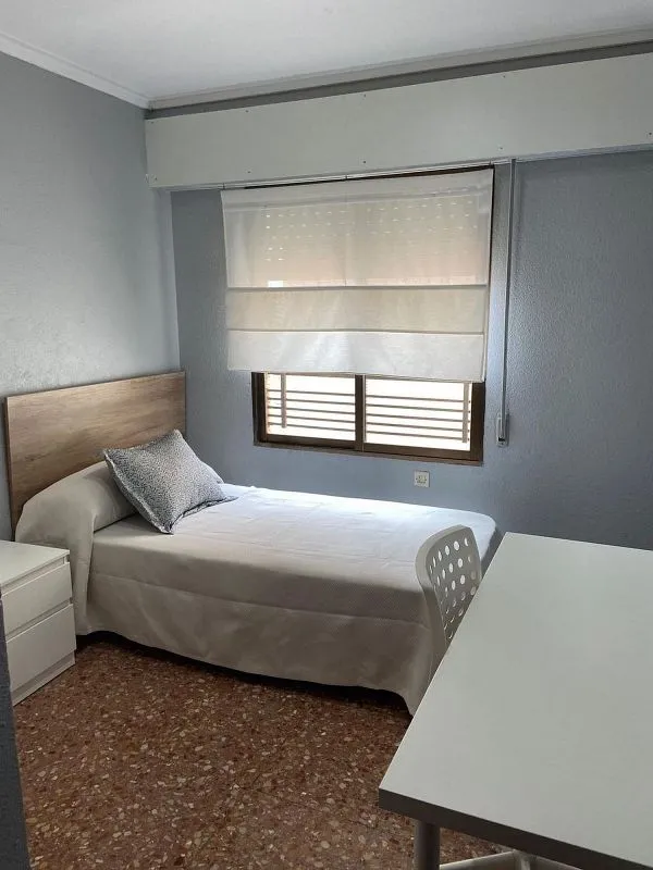 Student Flat with Balcony in Mestalla