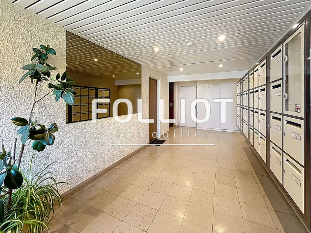 Hallway - 2-Bedroom Apartment with Balcony in Cabourg
