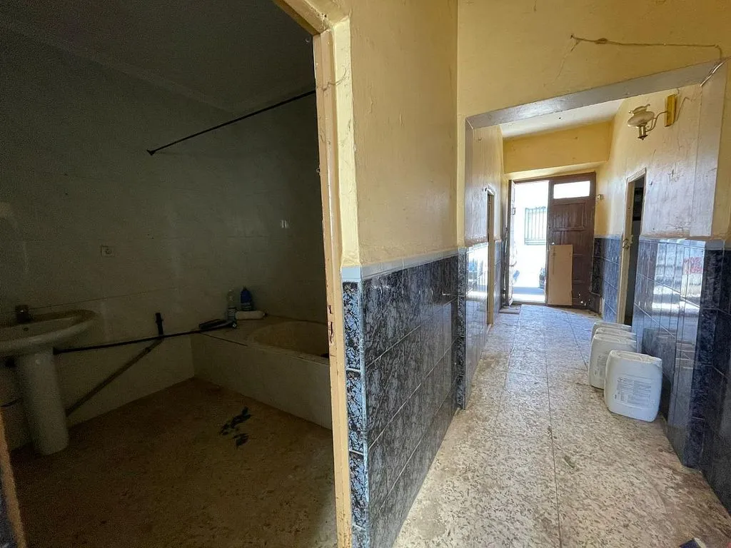 Esik - House with Terrace in Valdepeñas