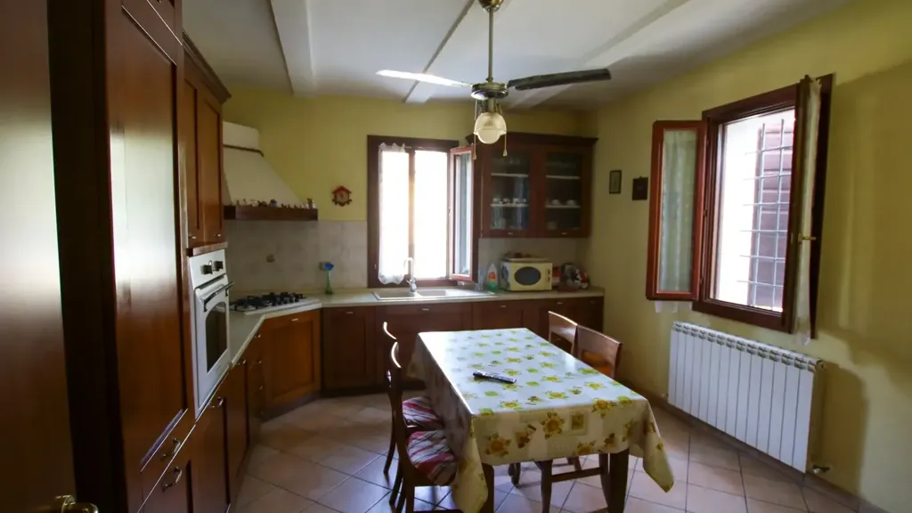 Salle à manger - Villa with Garden in Concordia Sulla Secchia