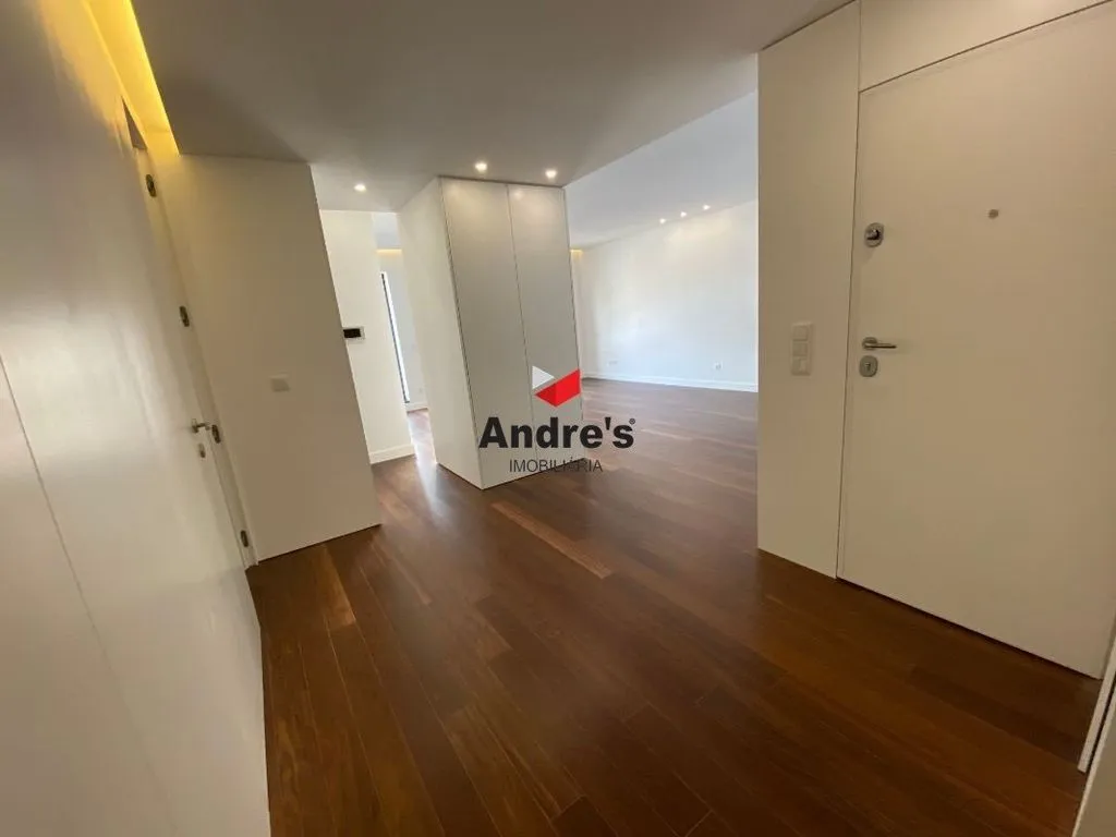 Esik - Remodelled Flat with Elevator in Boavista, Porto