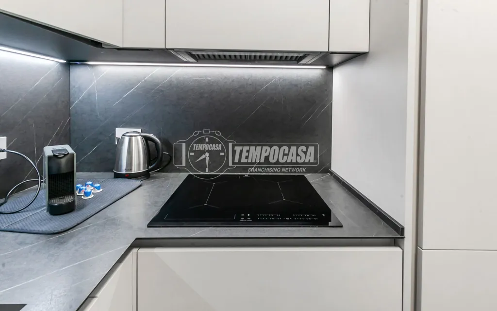 Cuisine - Bright Apartment with Balcony in Milan