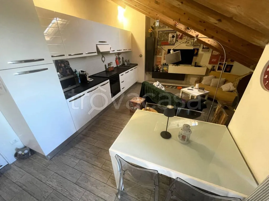 Cuisine - Modern Apartment with Balcony in Trofarello