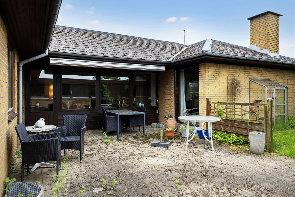Terrazza - Corner Villa with Garden in Toftlund