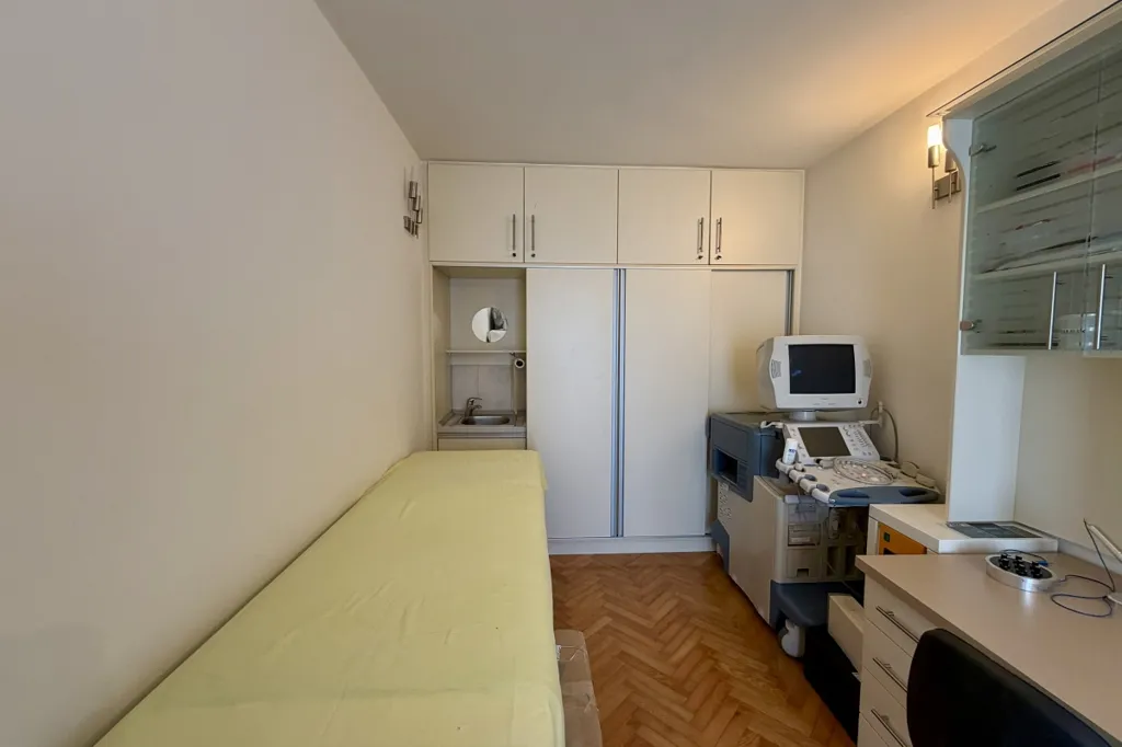 Bureau - Commercial Apartment with Glazed Hallway in Trstenik