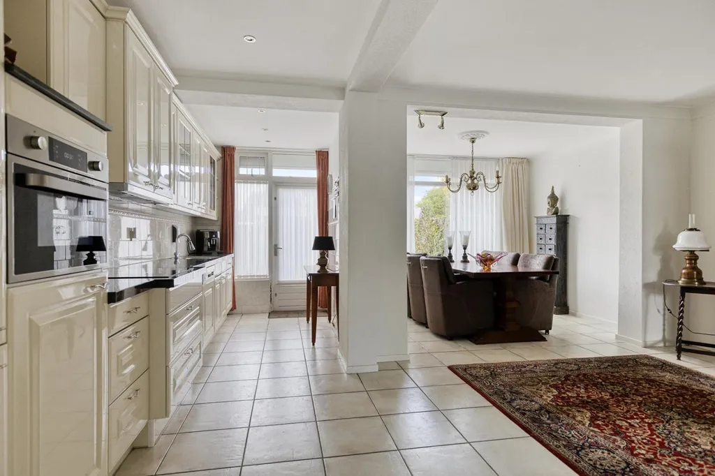 Cuisine - Corner House with Garden in 's-Hertogenbosch