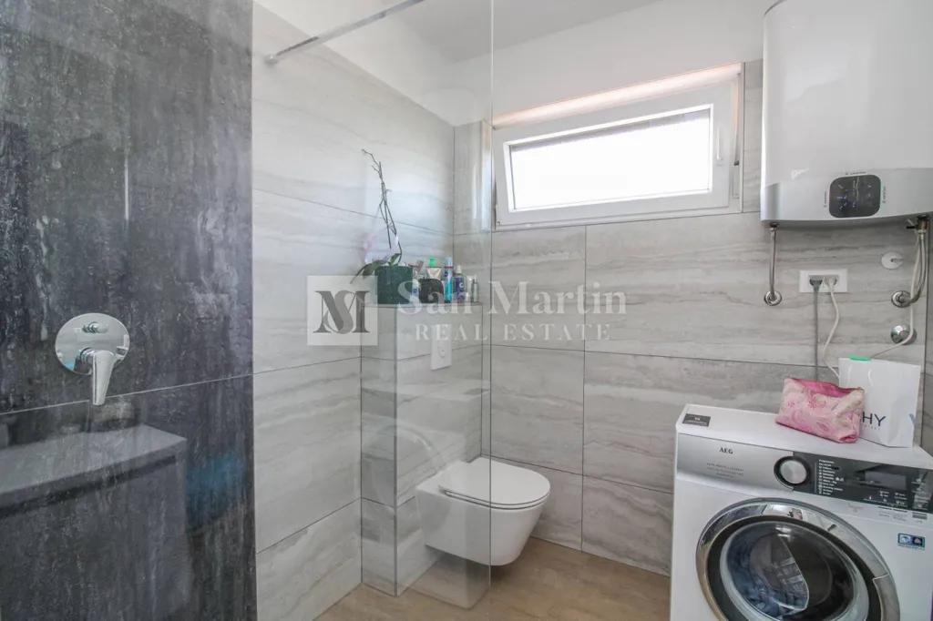 Bathrooms - Modern Apartment with Sea View in Poreč