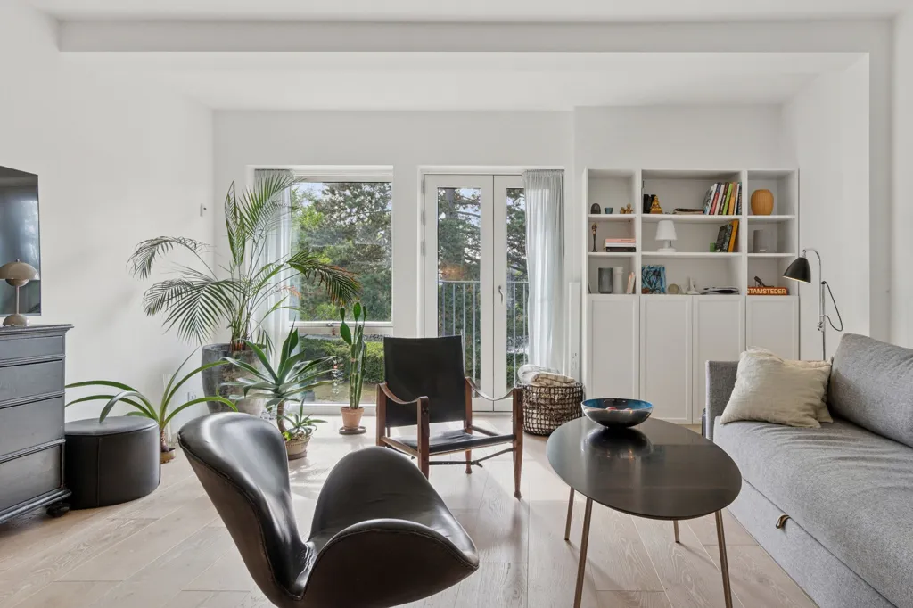 Elutuba - Spacious 4-Bedroom Apartment with Balcony in Søborg