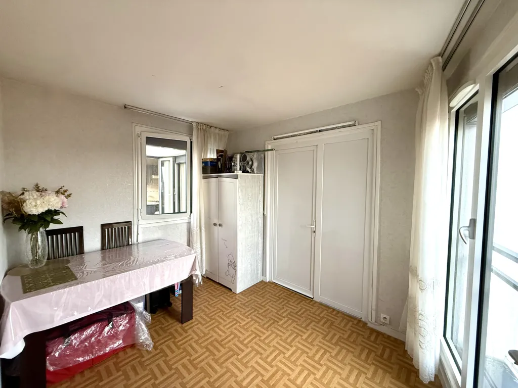 Salle à manger - Appartement avec Balcon et Cave au Centre de Sevran