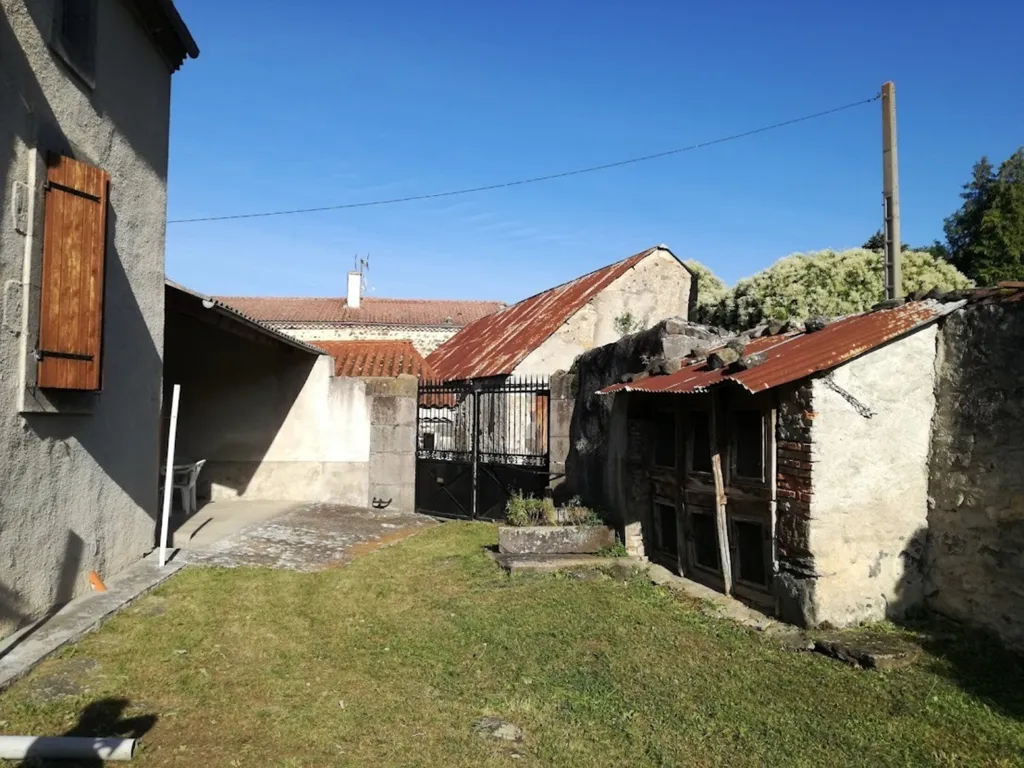 Aed - Stone Cottage with Garden in Saint Vincent