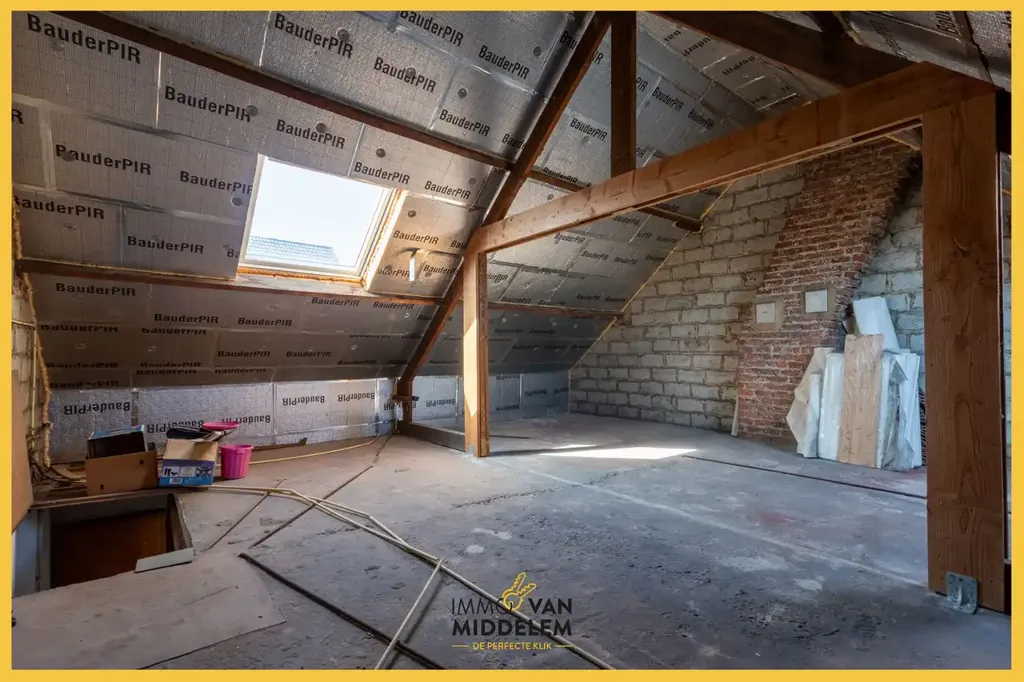 Pièces - Appartement avec 3 Chambres et Zolder Inconstructible à Proximité des Transports