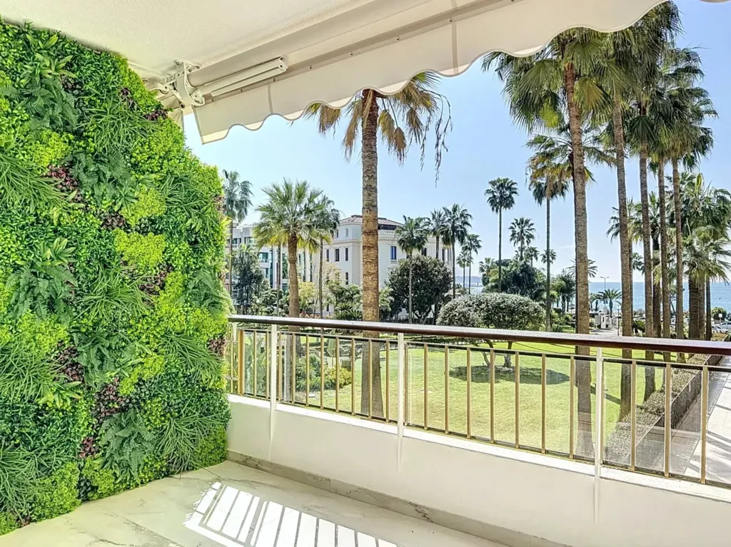 Rõdu - 2-Bedroom Apartment with Sea View in Cannes Croisette