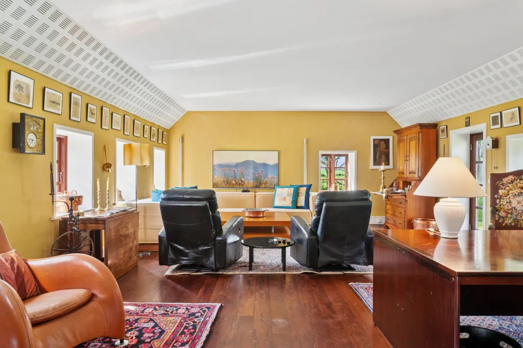 Bureau - Historic Villa with Water View on Hjarnø