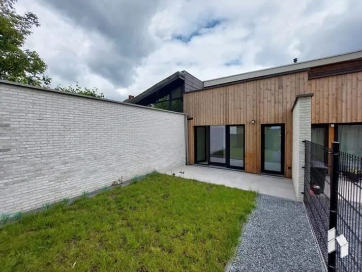 Extérieur - Appartement de Plain-Pied avec Jardin au Centre