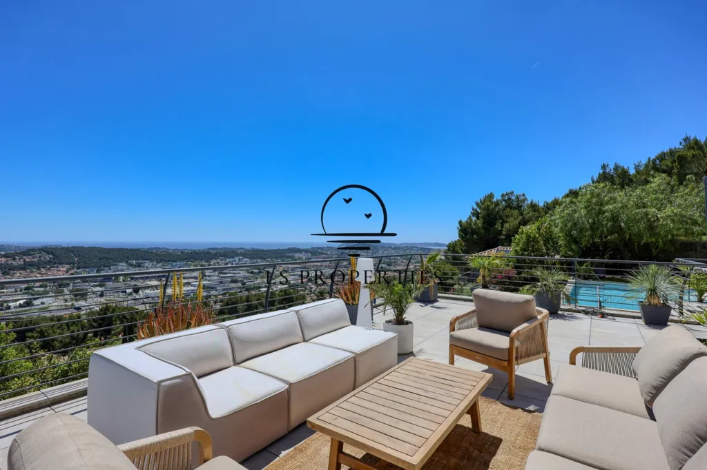 Terrasse - Villa avec Vue Panoramique sur la Mer à Saint-Mandrier