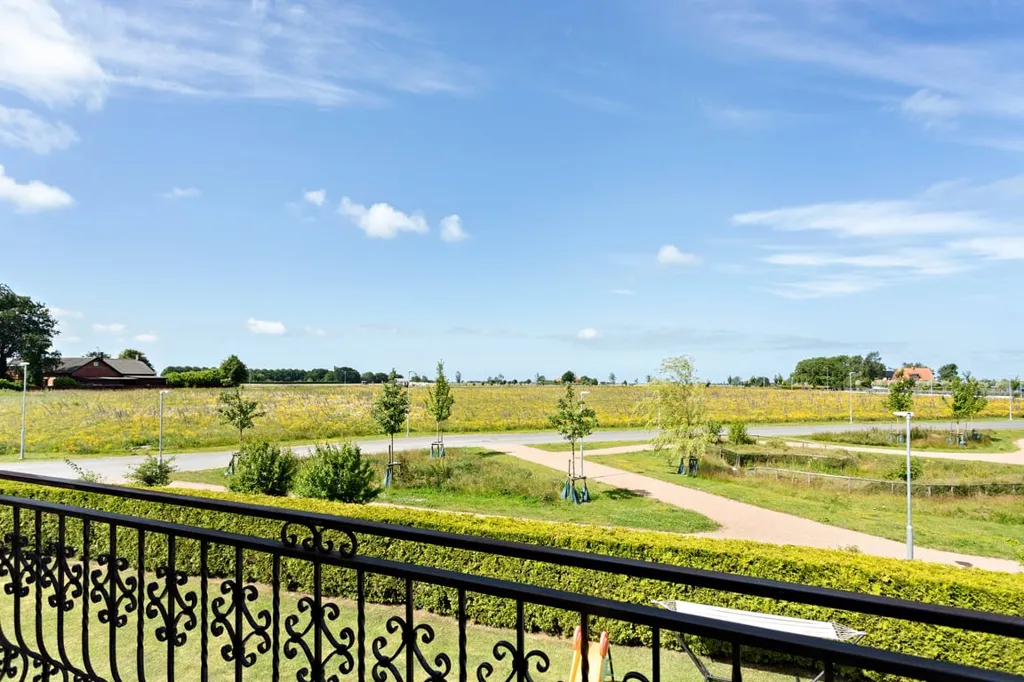 Balcon - Corner Plot Stone House with Garden in Quiet Location