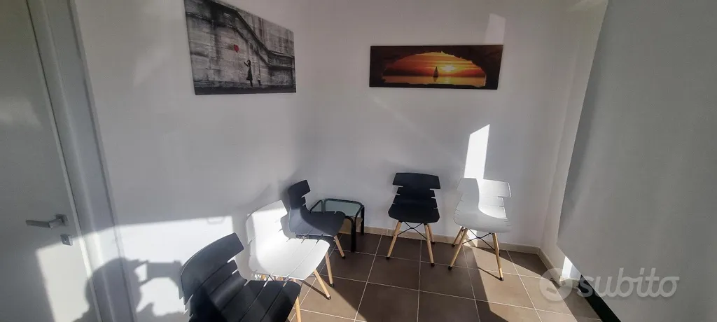 Sala da pranzo - Studio medico ristrutturato con parcheggio a Piazza del Tribunale