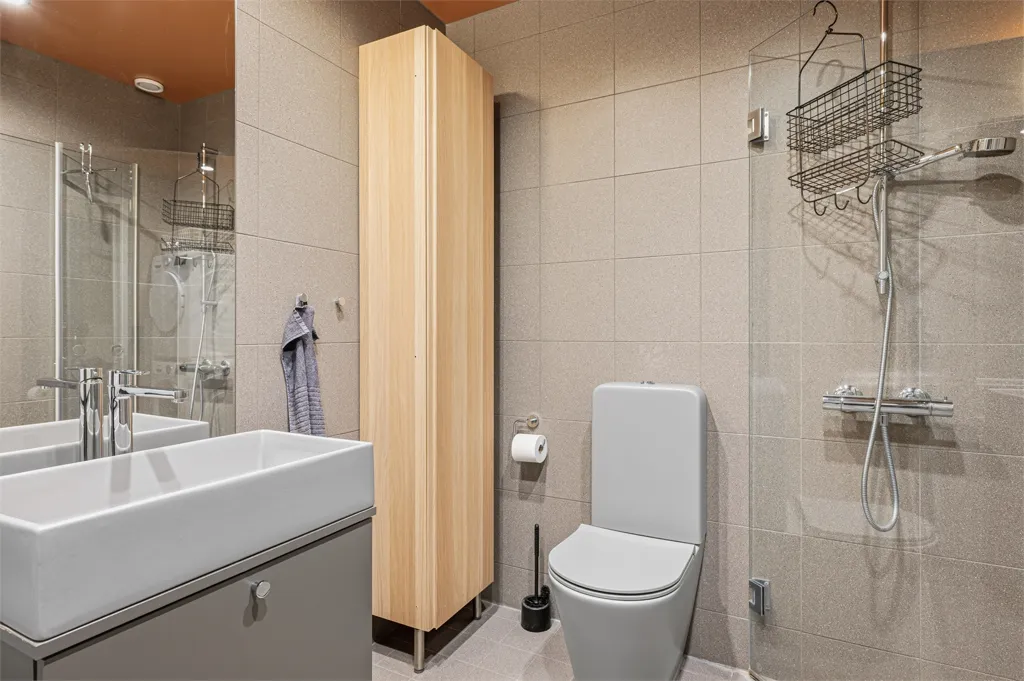 Bathrooms - Modern Flat with Balcony in Rosendal