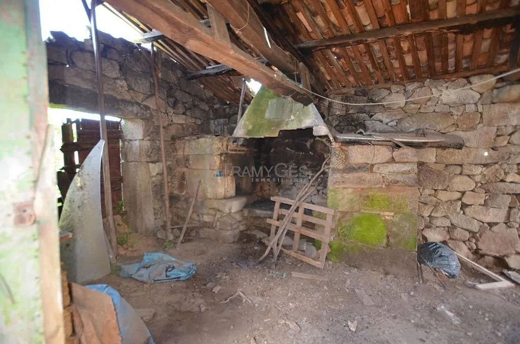 Toad - Stone Cottage for Renovation in Gondomar