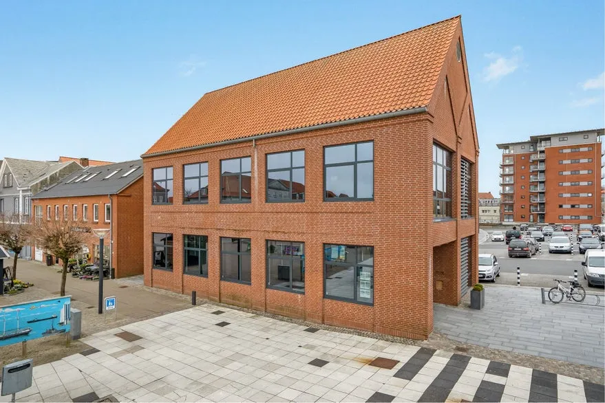 Esterno - Office with Parking in Central Location