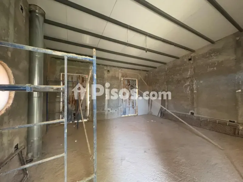 Toad - Versatile Bodega with Street Access in Aranzueque