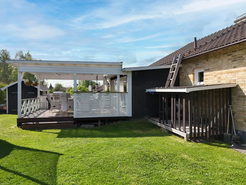 Jardin - Corner Villa with Water View in Alfta
