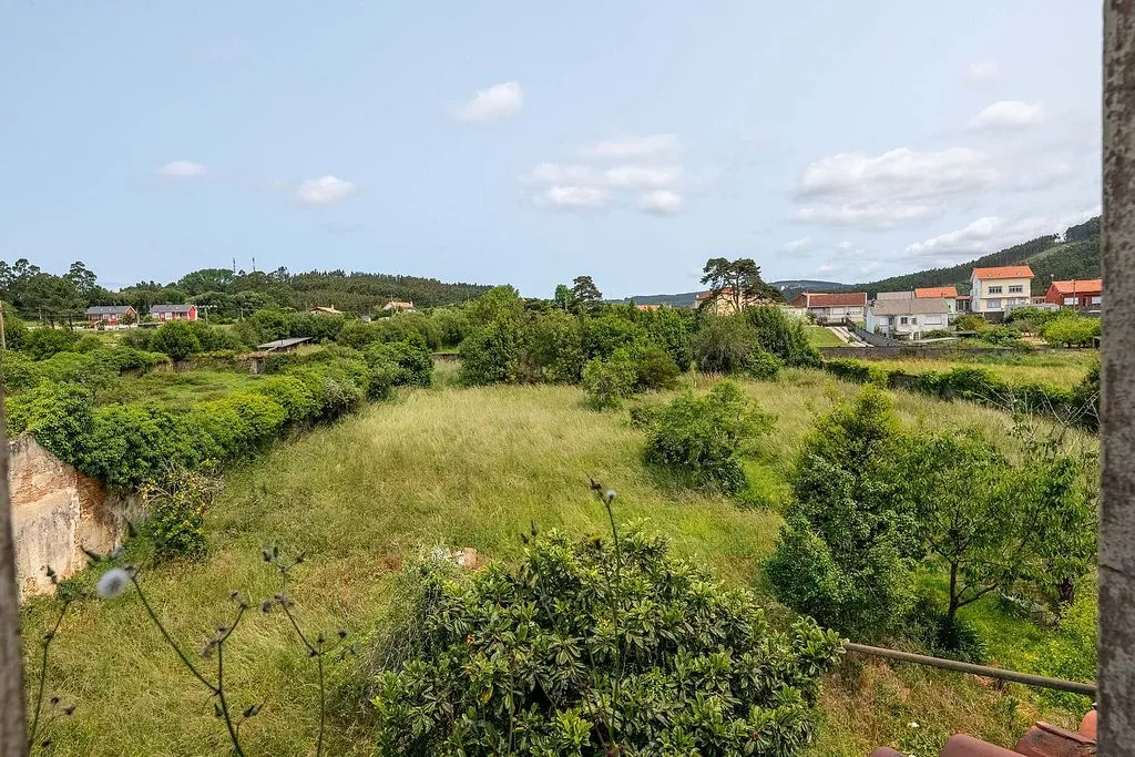 Aed - Chalet with Large Plot for Renovation in Narón