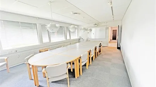Office - Office Space with Garden in Viborg