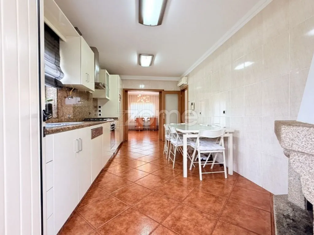 Köök - Luxury House with Garage in Brito, Guimarães