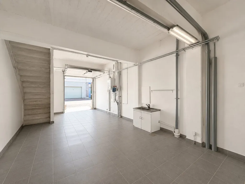 Garage - Maison Familiale avec Garage Spacieux à Ostende