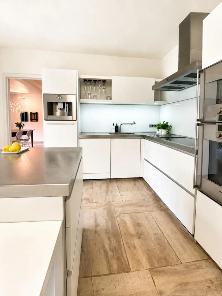 Cucina - Charming Villa with French Facade in Prestigious Area