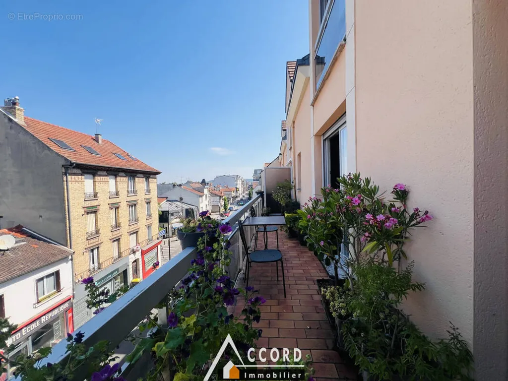 Balcone - Duplex Apartment with Balcony in Sartroville