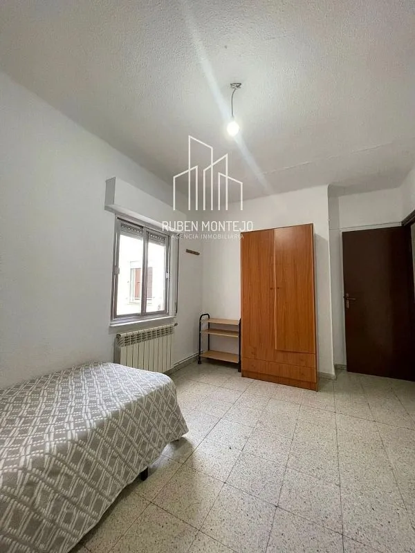 Bedrooms - Student Flat with Terrace in Carmelitas, Salamanca